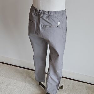 Vuori Women's Low Waisted Straight Leg Cropped Pants